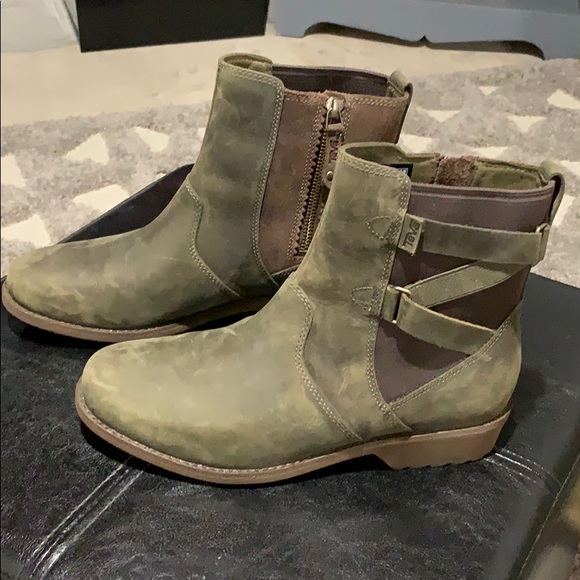 teva waterproof ankle boots
